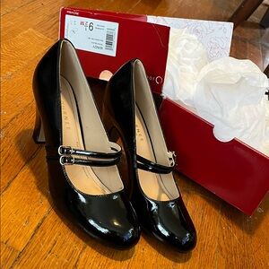Journee Collection Black Patent Mary Jane Heels